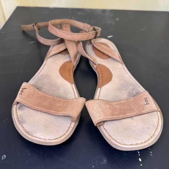BOC Born Sandals Womens Size 10 Beige Strappy Leather Flat Slingback Ankle - Picture 2 of 7